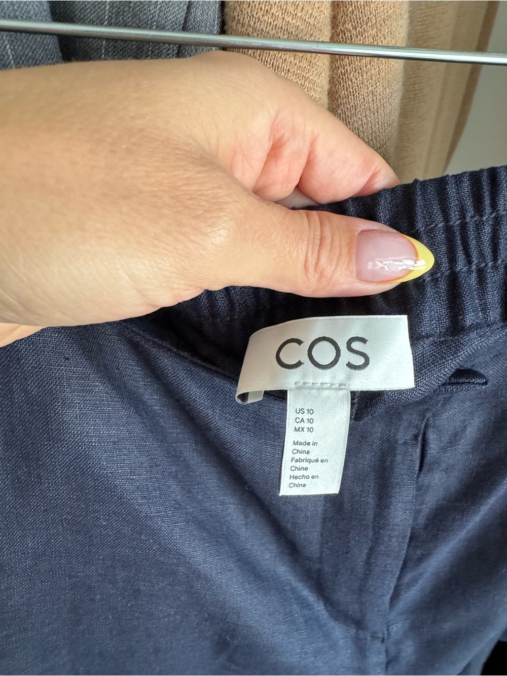 COS Tailored Elasticated Linen Bermuda Shorts in navy blue - Picture 4 of 8